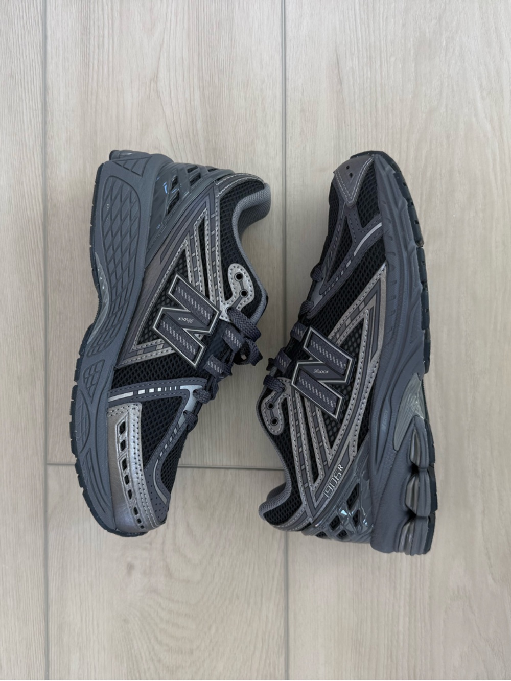 New Balance 1906R Shoes - Picture 2 of 7